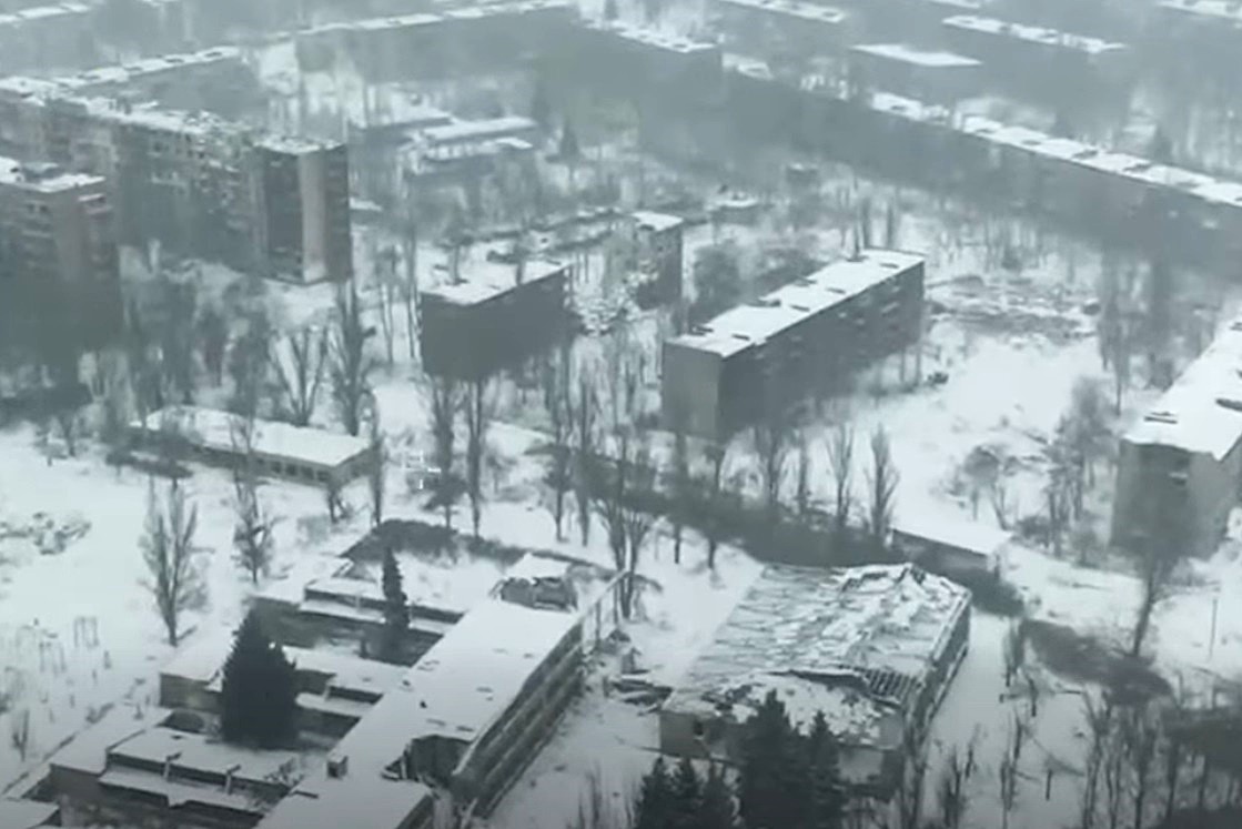 "Прошу хліба" на снігу: українські військові допомогли дроном жінці у Костянтинівці (відео)